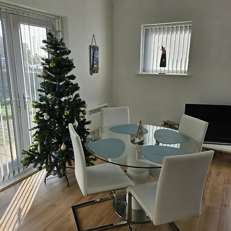 Coastal Apartment With Beach On Your Doorstep! لينيلي المظهر الخارجي الصورة