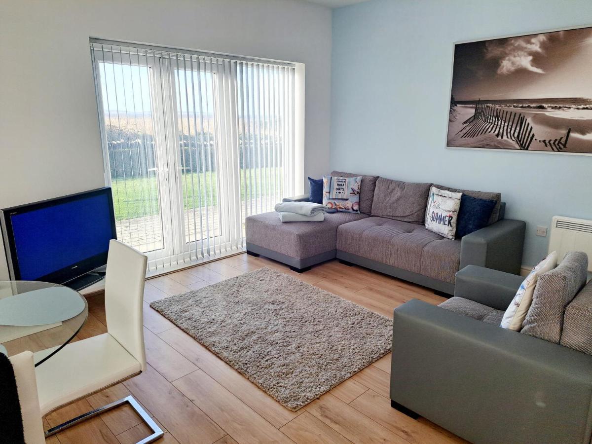 Coastal Apartment With Beach On Your Doorstep! لينيلي المظهر الخارجي الصورة